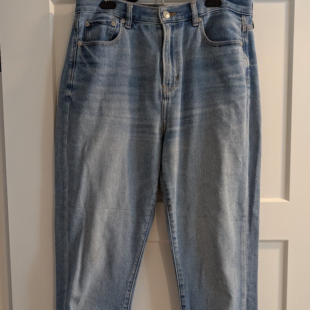 American Eagle Light Wash Raw Hem Mom Jean